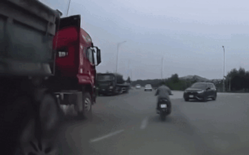Người phụ nữ tử vong thương tâm sau va chạm với xe đầu kéo ở Bắc Ninh