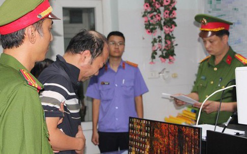 Tạm giữ hình sự lái xe ô tô gây tai nạn lao xuống sông ở Nghệ An