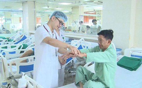 Người đàn ông 52 tuổi ở Phú Thọ đột quỵ ngay lúc uống rượu, người nhà nhanh trí làm việc này