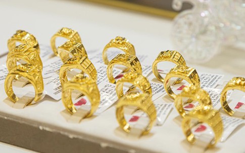 Giá vàng hôm nay 15/7: Vàng SJC, vàng nhẫn bất ngờ giảm sâu