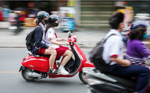 Học sinh đi xe máy dưới 50cc có phải đăng ký biển số xe?