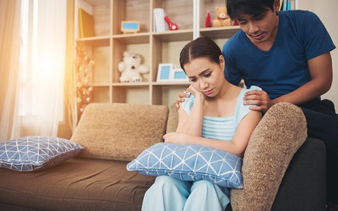 Đi xuất khẩu lao động về, chồng bật khóc khi thấy cuốn sổ tiết kiệm của vợ