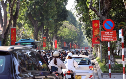 Chuẩn bị cấm xe máy xăng vành đai 1: Hà Nội đầu tư hạ tầng trạm sạc xe điện, tuyến buýt, trạm dừng đỗ như thế nào?
