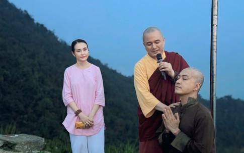 Vì sao ca sĩ Tuấn Hưng cạo trọc đầu?