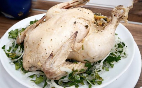 Hãy đổi vị cho gia đình bằng món gà hấp rau răm thơm nồng, mới lạ