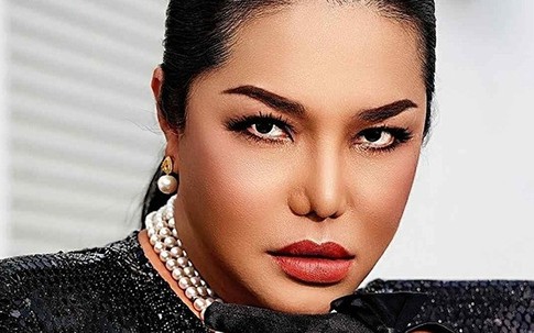 Ca sĩ chuyển giới đầu tiên của Việt Nam: 13 năm góa bụa, sưu tập 100 búp bê