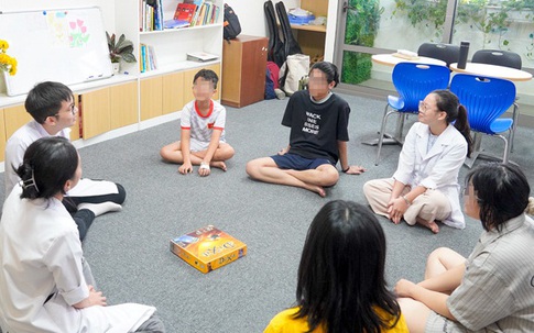 Thông tin mới nhất về tình hình sức khỏe của bé trai 10 tuổi sống sót trong vụ lật tàu ở Hạ Long