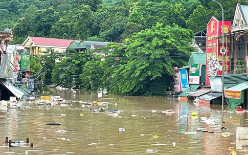 Lũ quét ở Nghệ An: Nước dâng cao, đường sạt lở, các đoàn cứu hộ bị cô lập