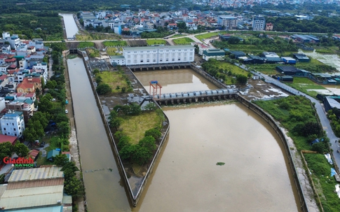 Hà Nội: Mưa như trút nước, trạm bơm nghìn tỷ hoạt động ra sao?