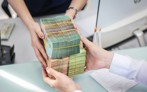 Lãi suất 6 tháng cao nhất là bao nhiêu: Gửi 200 triệu đồng có lãi ra sao?