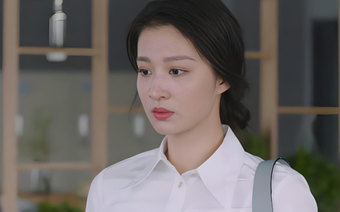 Ra tòa kết thúc cuộc hôn nhân 7 năm, vừa rời khỏi cổng, một cuộc điện thoại gọi đến khiến tôi không còn chốn nương tựa