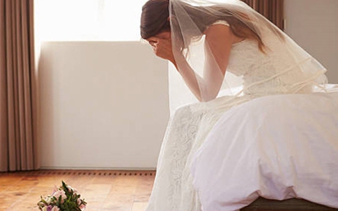 Đêm tân hôn thấy người lạ nhắn tin, tôi muốn chạy khỏi vợ