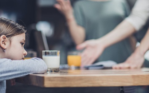 Mỗi tháng gửi chu cấp 10 triệu đồng, vợ cũ làm một việc khiến tôi xót con vô cùng