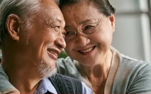 83 tuổi, bố tôi bị bà lão U70 lừa tình, muốn sang tên nhà cho bà ấy