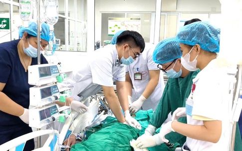 3 ngày sau khi ăn lòng lợn, tiết canh, người đàn ông 63 tuổi ở Hà Nội rơi vào nguy kịch