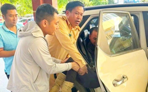 Hà Tĩnh: Cảnh sát dùng xe chuyên dụng dẫn đường giúp người dân đi cấp cứu