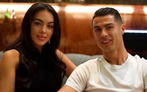 Cristiano Ronaldo cầu hôn bạn gái sau 8 năm hẹn hò và sống chung