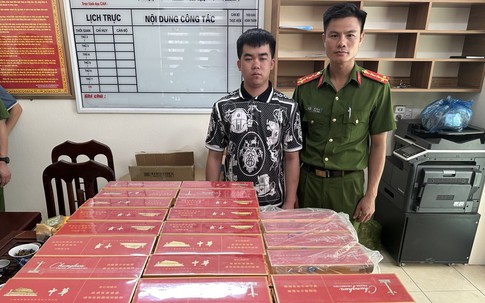 Ngụy trang gần 300 cây thuốc lá ngoại nhập lậu mang đi tiêu thụ