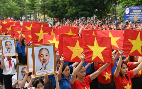 Tuổi trẻ cả nước vang khúc tráng ca ‘Tôi yêu Tổ quốc tôi’ trong lễ chào cờ