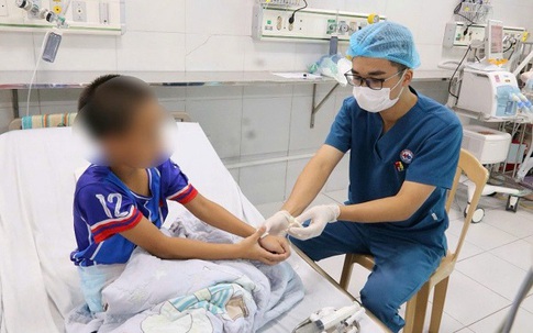 Bé 9 tuổi ở Hưng Yên hôn mê sâu, nguy kịch vì uống nhầm Methadon