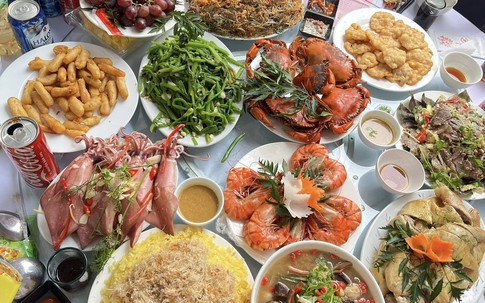 Mâm cỗ cưới 'triệu view' ở Quảng Ninh hấp dẫn, bất ngờ với món 'hết nhanh nhất'