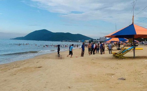 Cụ ông đột quỵ tử vong khi tắm biển