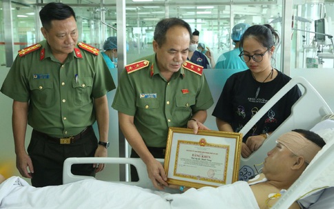 Tin sáng 23/8: Lời nhắn nhủ của GĐ Công an Hà Nội khi đến thăm Đại úy Lê Đình Công; Biển Đông sắp đón bão số 5 mạnh cấp 11
