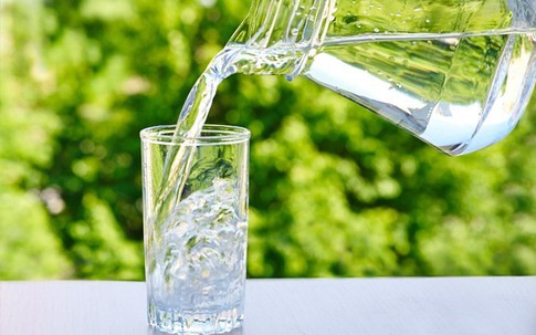 Đừng xem thường: Uống nước ấm buổi sáng có thể 'cứu' bạn khỏi hàng loạt bệnh nguy hiểm