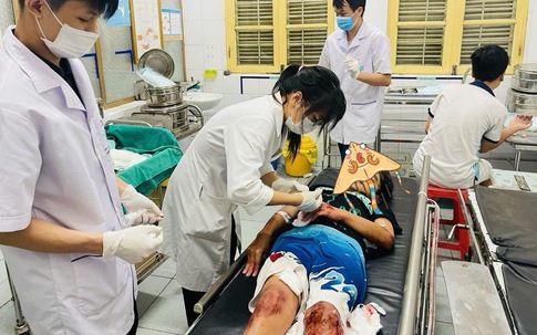 Lốc xoáy kinh hoàng ở Ninh Bình: Bệnh viện tiếp nhận 15 người cấp cứu trong đêm, 1 nạn nhân tử vong