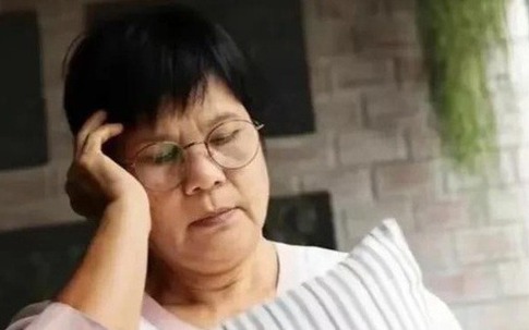 Lương hưu hơn 3 triệu, làm thuê đến nhập viện để trả nợ giúp con: Lời thức tỉnh từ cụ bà U70