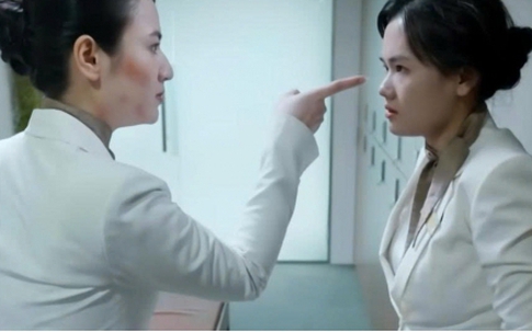 Phát hiện ra bị chơi xấu, Kim Ngân thẳng tay tát đồng nghiệp
