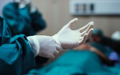 Người phụ nữ tổn thương não từ ổ viêm phụ khoa