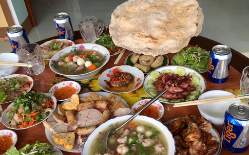 Nàng dâu Hà Nội dự đám giỗ ở miền Trung, thích mê 1 món đặc sản trên mâm cỗ