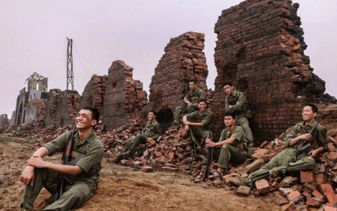 'Mưa đỏ' cán mốc kỷ lục doanh thu 300 tỷ đồng chỉ sau 9 ngày