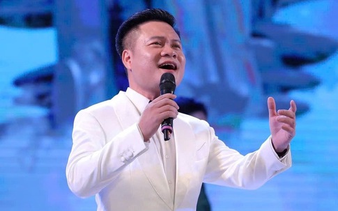 'Giọng ca đất mỏ' Hoàng Tùng say đắm khi hát nhạc tình yêu
