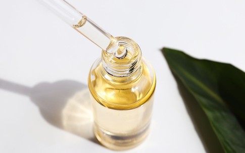 Dưỡng trắng hay trị mụn: Da nhạy cảm đừng thử kết hợp các chất này với nhau