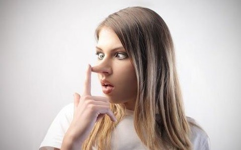 Biểu hiện khó giấu của 12 cung hoàng đạo khi nói dối