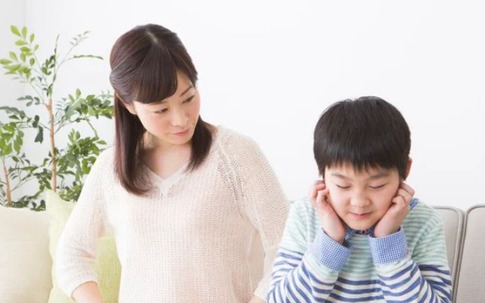 Tiến sĩ Harvard vạch mặt 3 câu nói quen thuộc của cha mẹ âm thầm biến con thành người EQ thấp