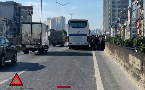 Vụ rút chìa khóa xe khách ở Vành đai 3: Thiếu văn hóa và thói ứng xử côn đồ khi tham gia giao thông