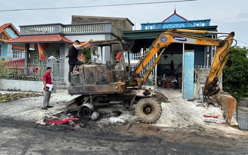 Mâu thuẫn cá nhân, gã đàn ông Hải Phòng phóng hỏa đốt máy xúc trong đêm