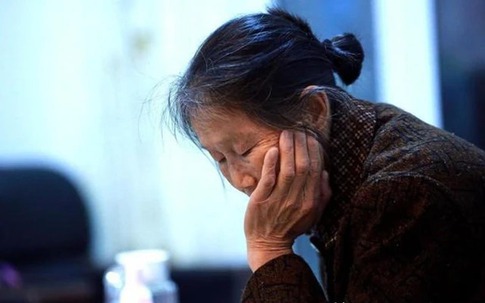 Lấy lương hưu mua ô tô, trợ cấp cho con trai, mẹ chồng thất vọng khi thấy cách con dâu đối xử khác biệt giữa hai bên