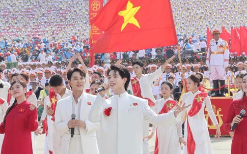 'Quán quân xấu nhất lịch sử' xuất hiện rạng rỡ trong 'khung hình A80', làm được một việc khiến nhiều người nể phục