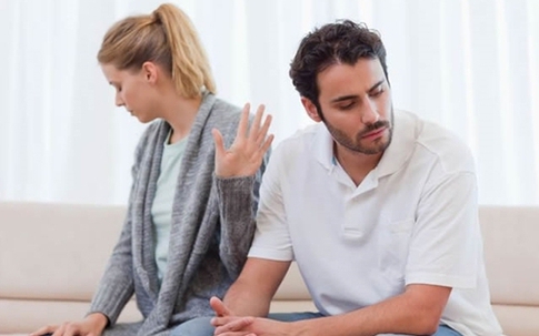 Chồng lén lút cho người yêu cũ vay 500 triệu, vợ ốm không cho 1 đồng còn nói 1 câu khiến cô chết lặng