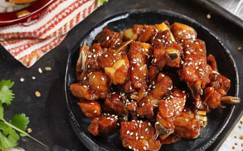 'Khi nào nên cho giấm vào sườn chua ngọt?': Đầu bếp chỉ cách làm đúng để có vị chua ngọt đậm đà, ăn là mê