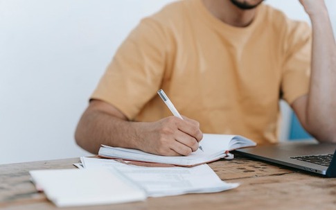 Bài học từ cựu luật sư nghỉ hưu sớm: Hối tiếc vì 3 sai lầm tuổi trẻ