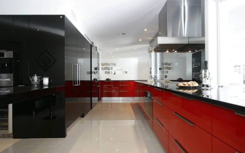 Gia chủ cần lưu ý gì trong sắp xếp phòng bếp để gia đình luôn ấm êm và làm ăn phát đạt?