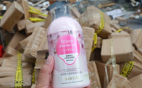 Vụ mỹ phẩm tên nước ngoài lẫn trong rác thải ở Hà Nội: Cơ quan chức năng vào cuộc