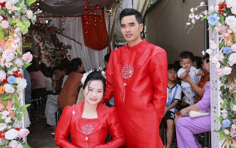 Từ bức ảnh chăn bò trên mạng, chàng trai Ninh Bình 'tìm' cưới cô gái liệt 2 chân