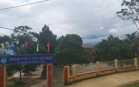 Sập cổng trường học ở Lào Cai khiến 2 anh em ruột tử vong thương tâm