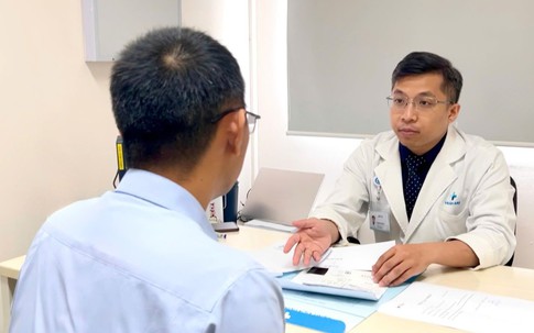 Người đàn ông phát hiện ung thư trực tràng từ dấu hiệu rất nhiều người Việt bỏ qua
